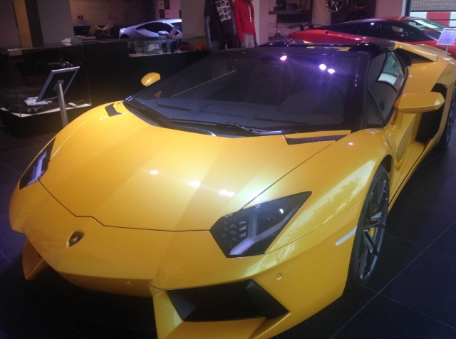 Lamborghini amarillo.jpg